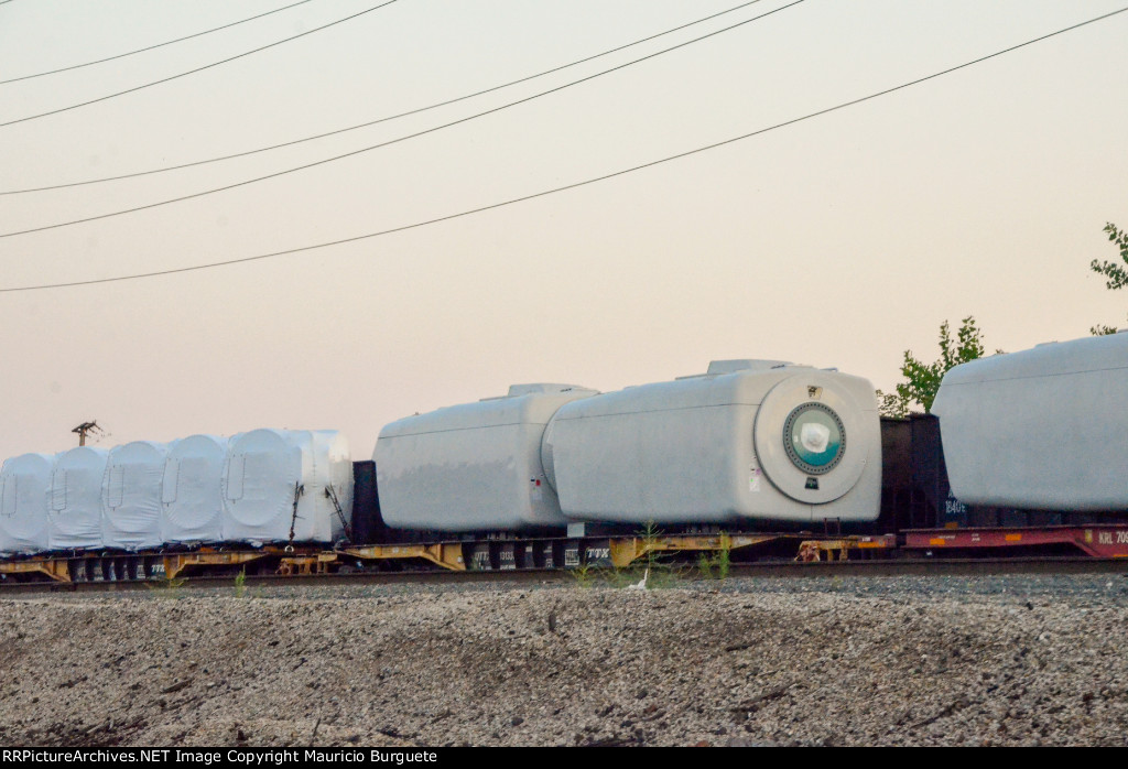 QTTX Flat cars with load